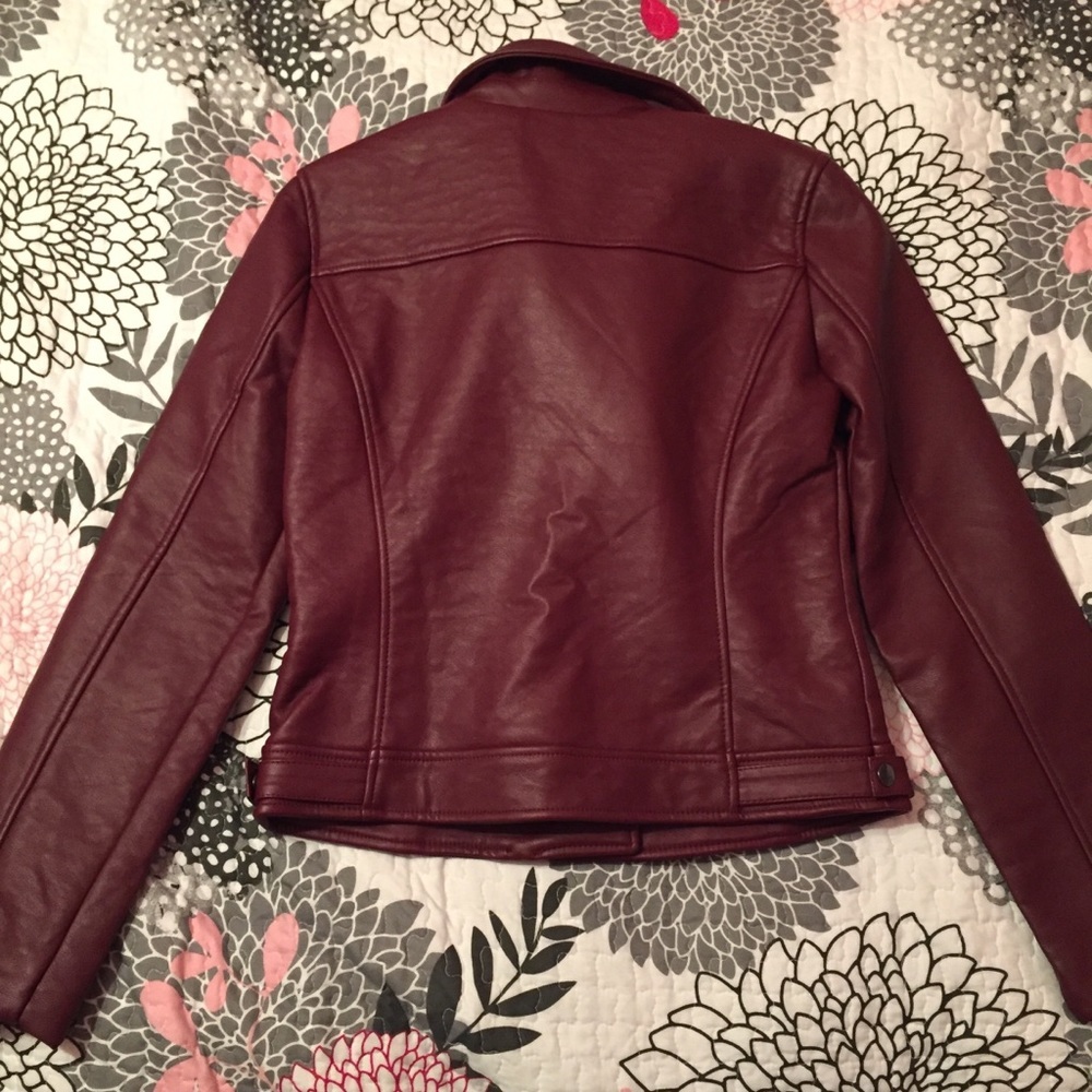 NWT Romeo + Juliet Couture Moto Jacket medium maroon red vegan leather - Picture 3 of 6
